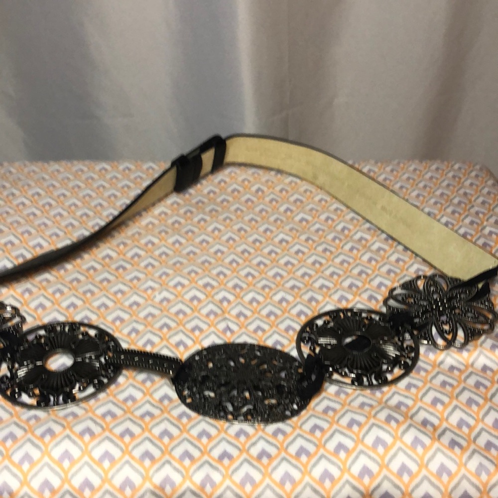 LAKE SHORE DRIVE ACCESSORIES black belt with silver hardware decor. Size M/L.